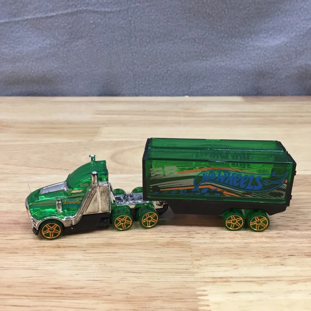 Hot‎ Wheels Diecast Lot Steamin Gleamin Semi Truck International Airport Bus 4pc